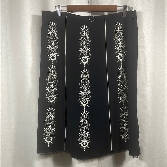 LOFT Black and White embroidered midi  Skirt with lace hem - Picture 1 of 4